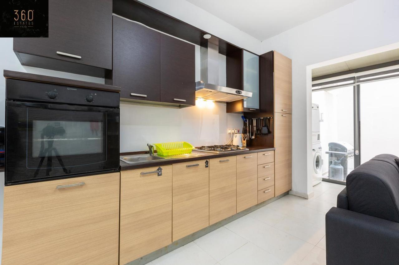 Centre Paceville Apt With Terrace, Bbq & Wifi By 360 Estates Сент Джулианс Экстерьер фото