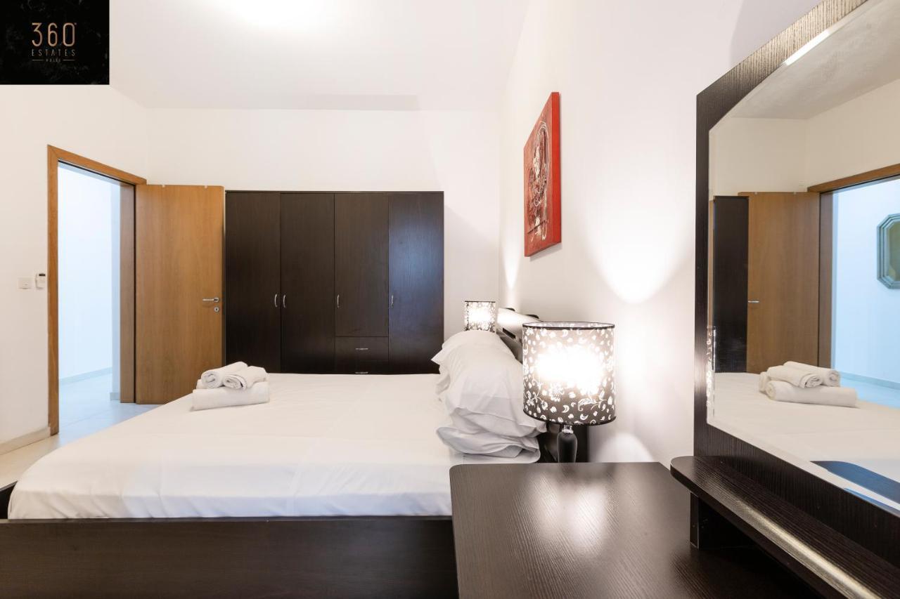 Centre Paceville Apt With Terrace, Bbq & Wifi By 360 Estates Сент Джулианс Экстерьер фото